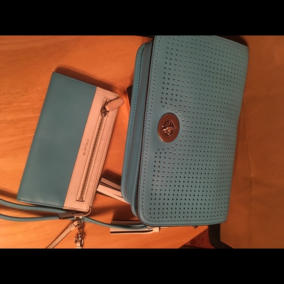 Coach Perforated Legacy Crossbody Tassel+Wallet - Picture 7 of 8